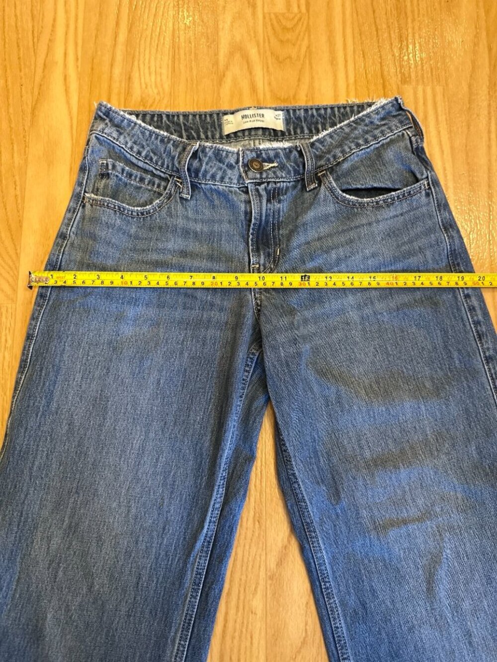 Hollister Low-Rise Baggy Jeans, size 27 Regular - Picture 6 of 9